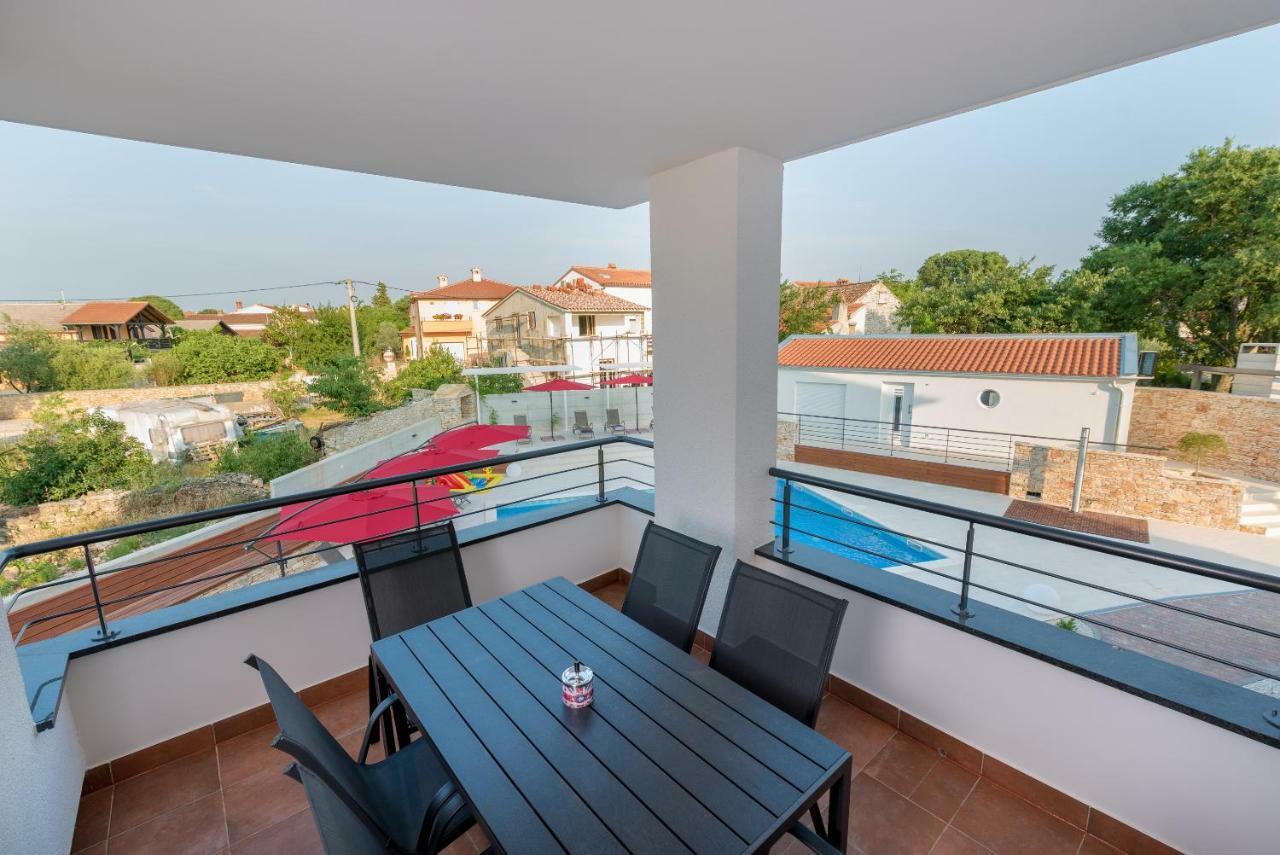 Villa Anja 2Nd Floor Peroj Ngoại thất bức ảnh