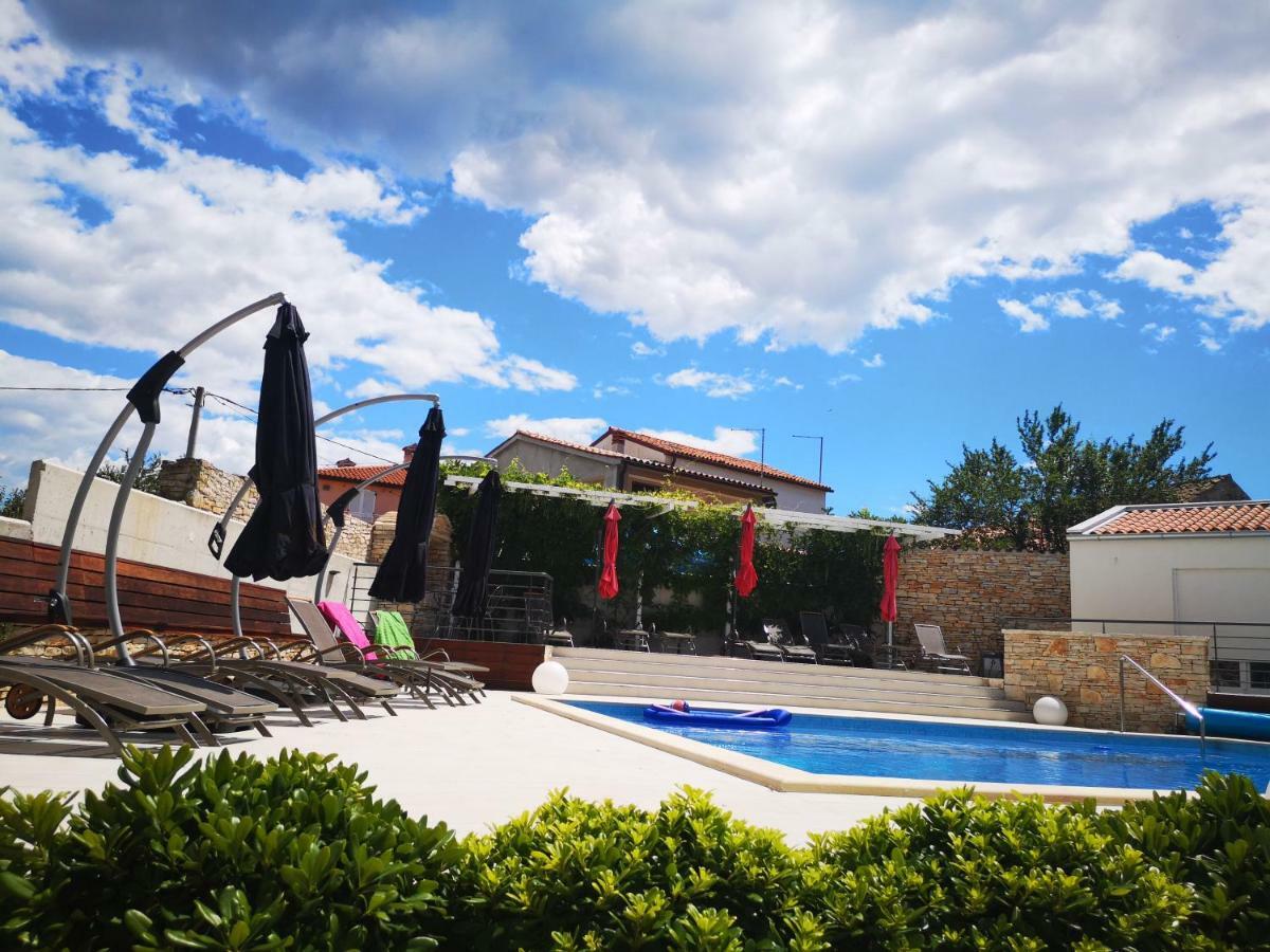 Villa Anja 2Nd Floor Peroj Ngoại thất bức ảnh